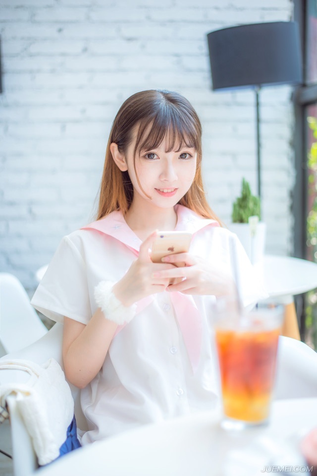“老爷，有什么吩咐？”管家有些战战兢兢地看着面色难看的刘璝。